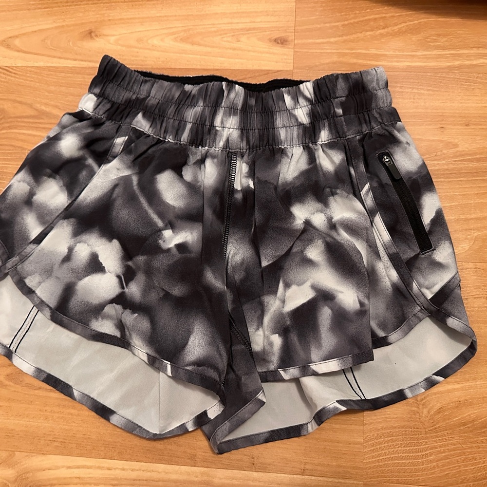 Lululemon Athletica Black and Gray Athletic Shorts Lightweight Moisture-Wicking